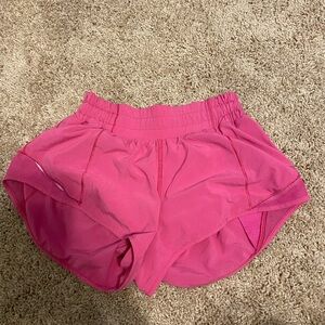Lululemon Hotty Hot shorts Size 2    2.5inch inseam